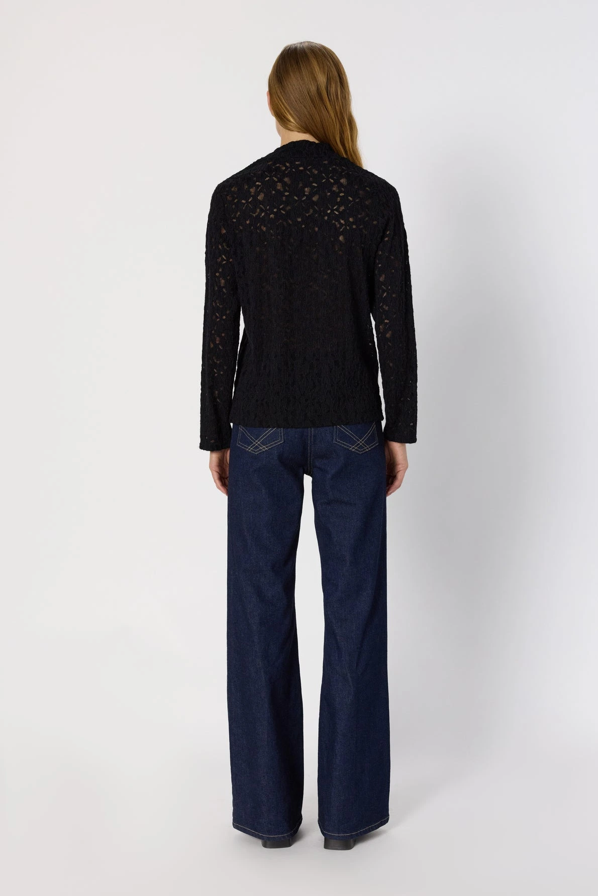 Pull-fin-a-col-montant-en-dentelle-HARMONIE-gerard-darel-maroc-noir-dos