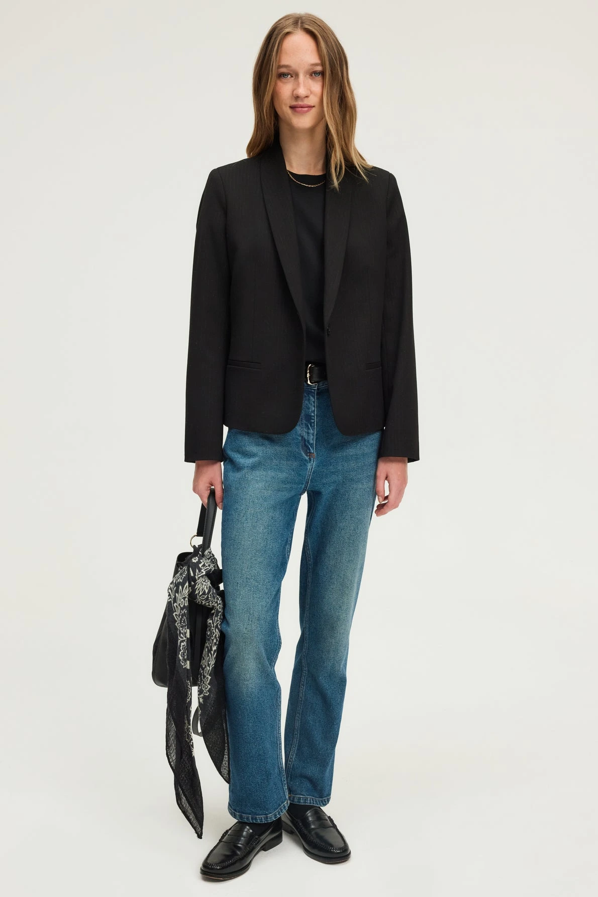 Veste-de-tailleur-a-fines-rayures-lurex-NAJIA-pablo-gerard-darel-maroc-total-look