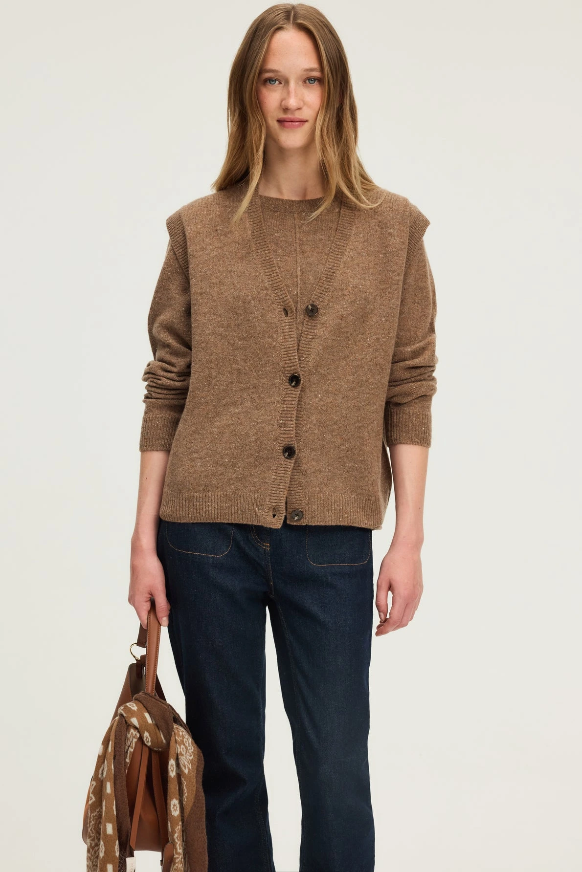 Gilet-sans-manche-en-laine-ELEONORA-pablo-gerard-darel-maroc-total-look.webp