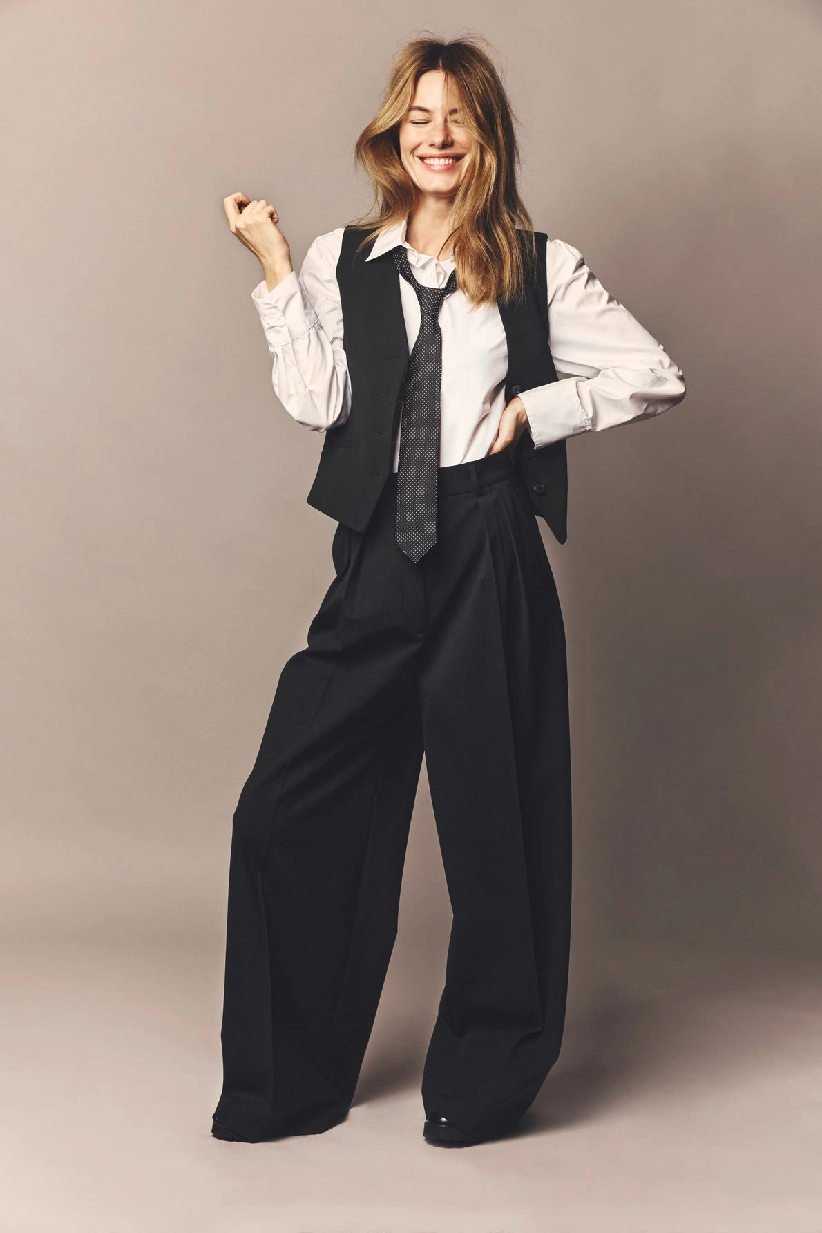 Pantalon-large-a-pinces-CARA-gerard-darel-maroc-lookbook.webp