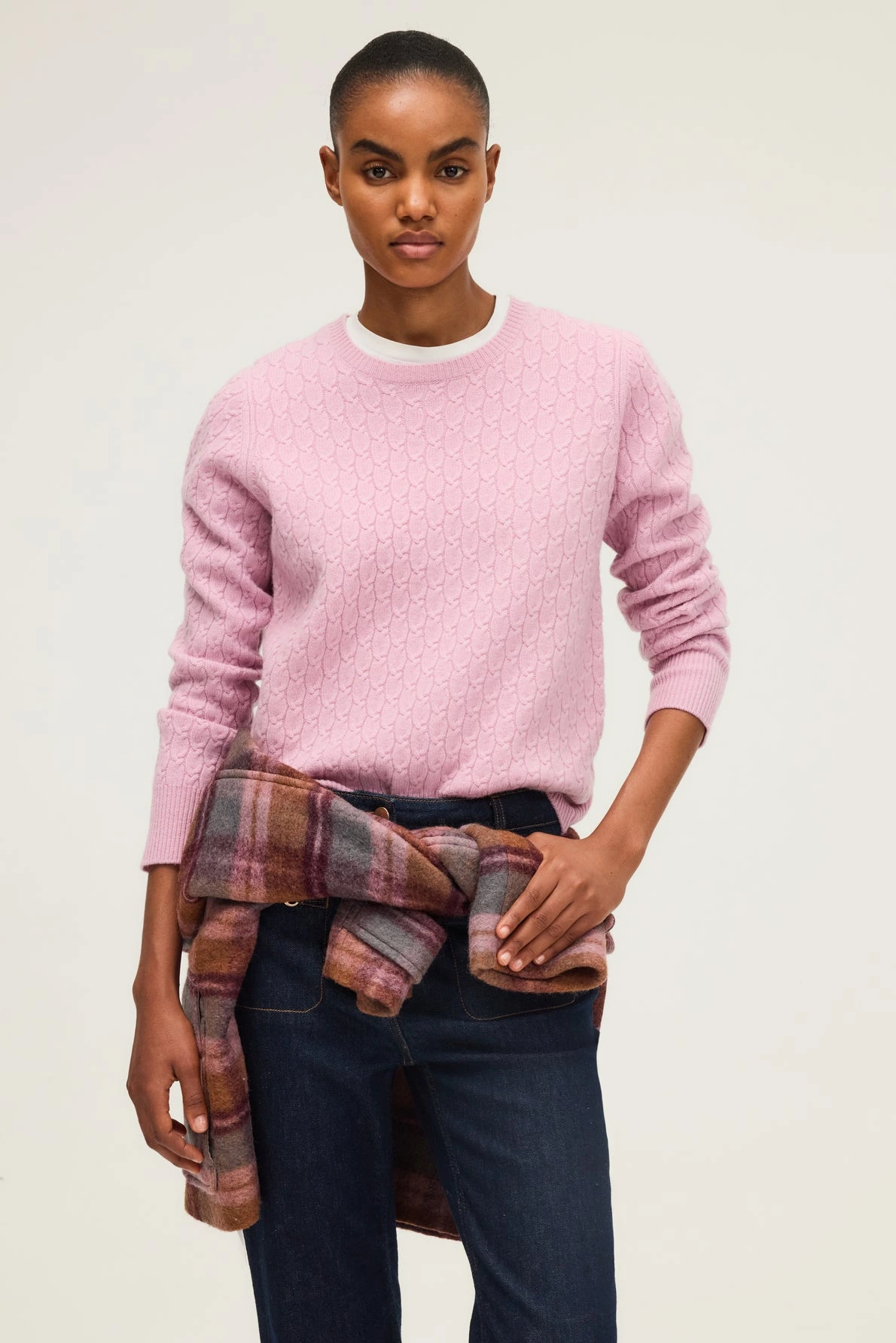 Pull-a-torsades-en-laine-fine-EMI-pablo-gerard-darel-maroc-total-look.webp