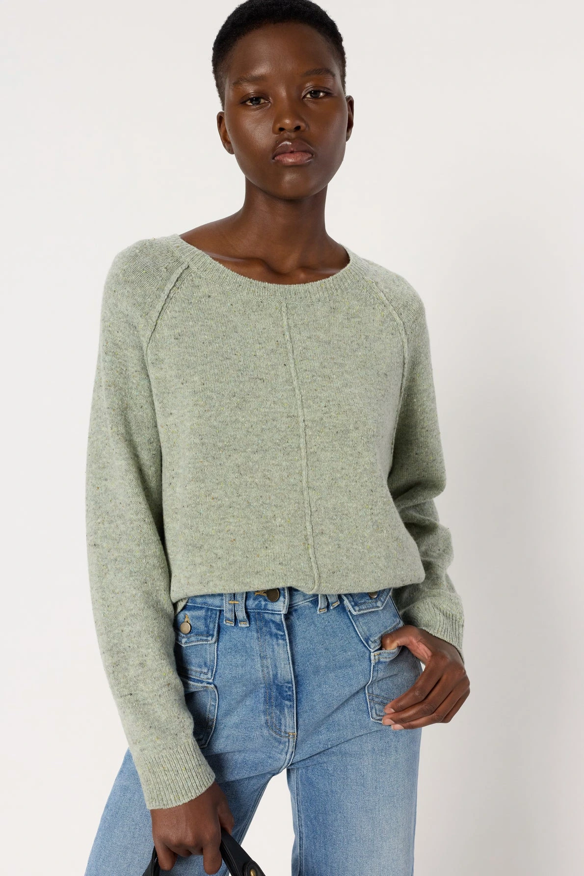 Pull-droit-en-laine-chinee-ELISA-gerard-darel-maroc-vert-d_eau-portee.webp