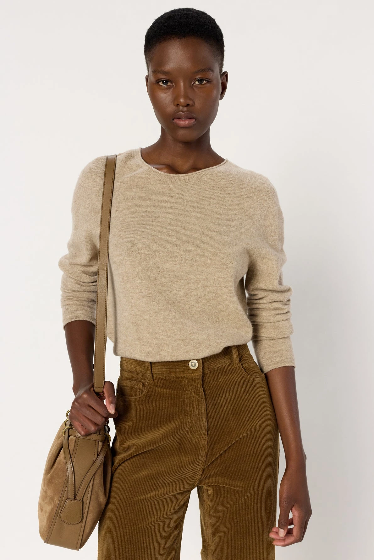 Pull-roulote-en-laine-EVA-gerard-darel-maroc-beige-portee.webp
