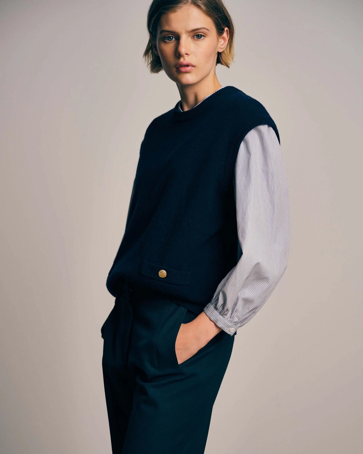 Pull-sans-manche-en-laine-ERMINIA-pablo-gerard-darel-maroc-lookbook.webp