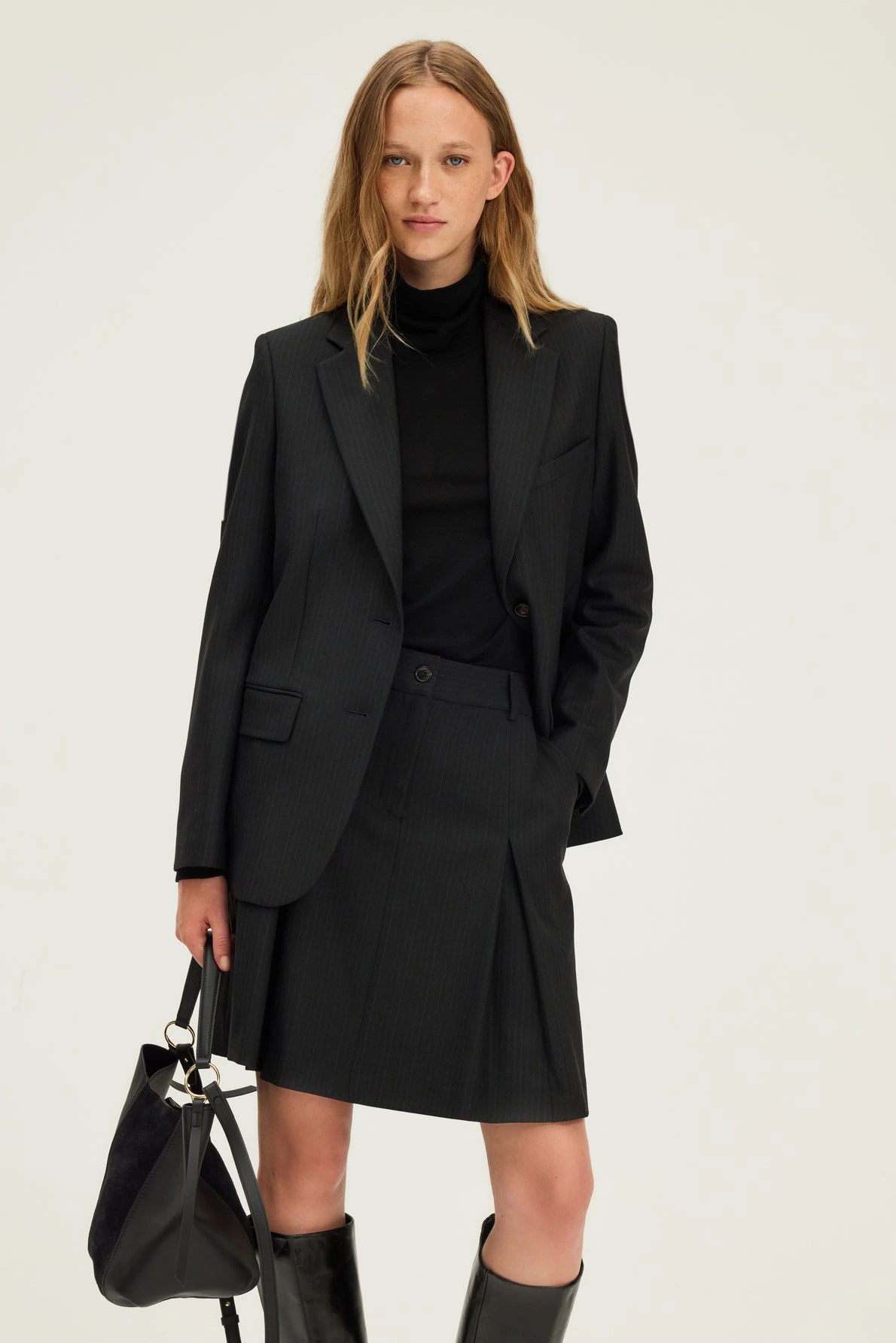 Veste-de-tailleur-a-fines-rayures-NOELINE-pablo-gerard-darel-maroc-total-look