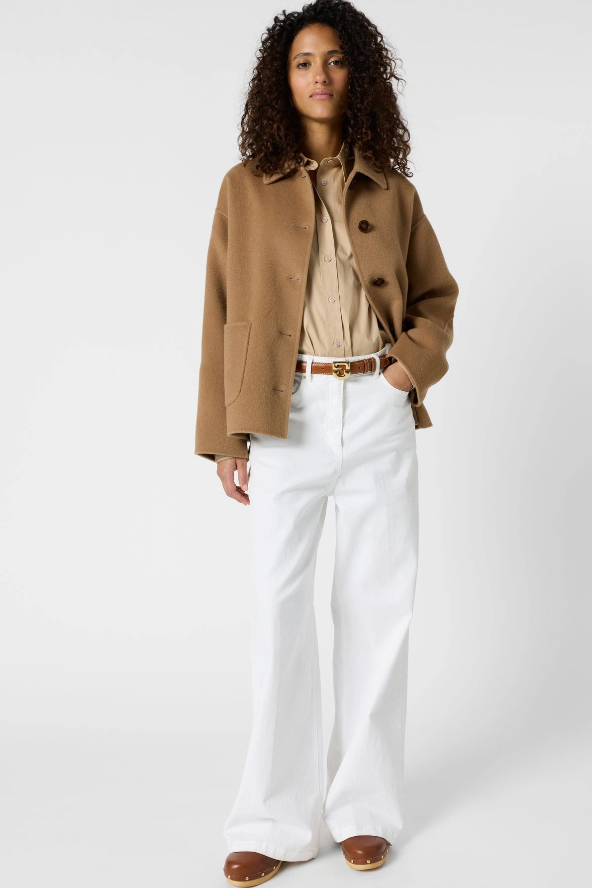 Look femme avec manteau Perrinea paille