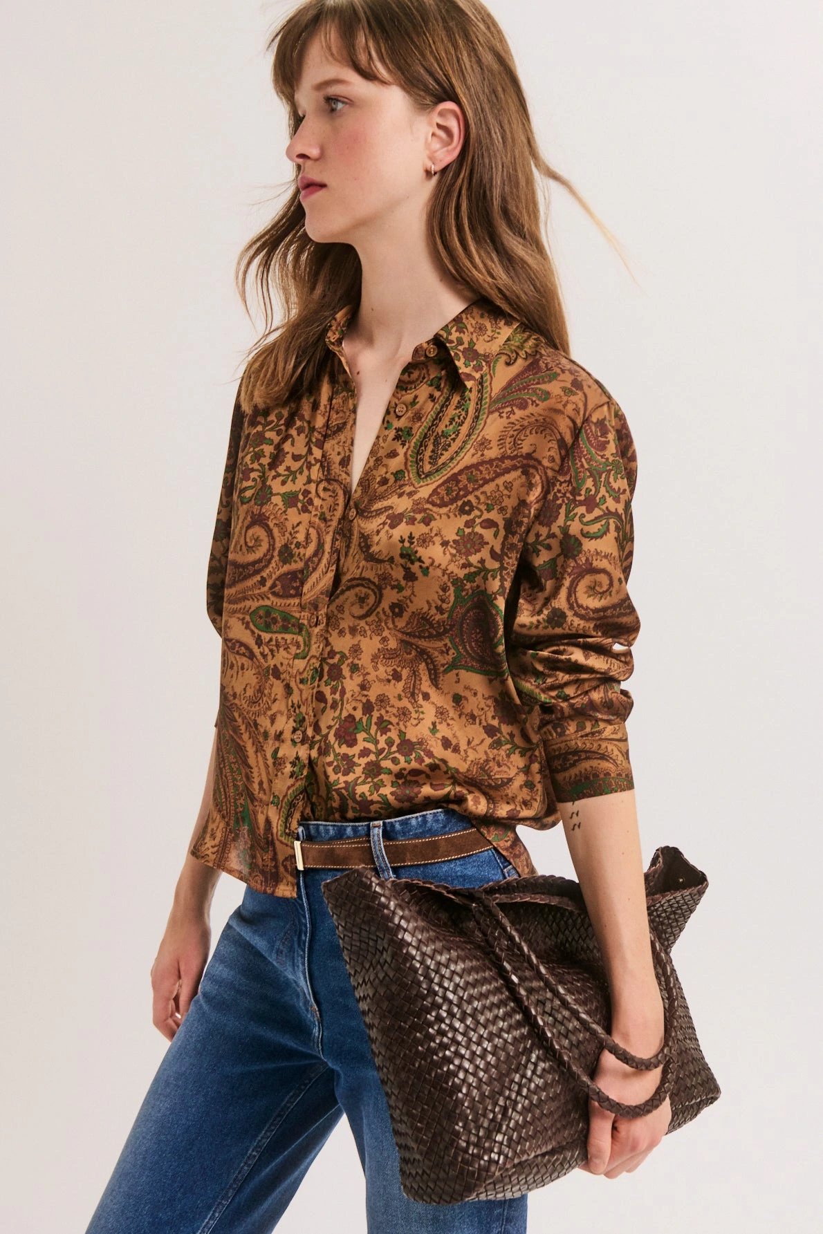 Chemise fluide Luanne caramel vue de profil