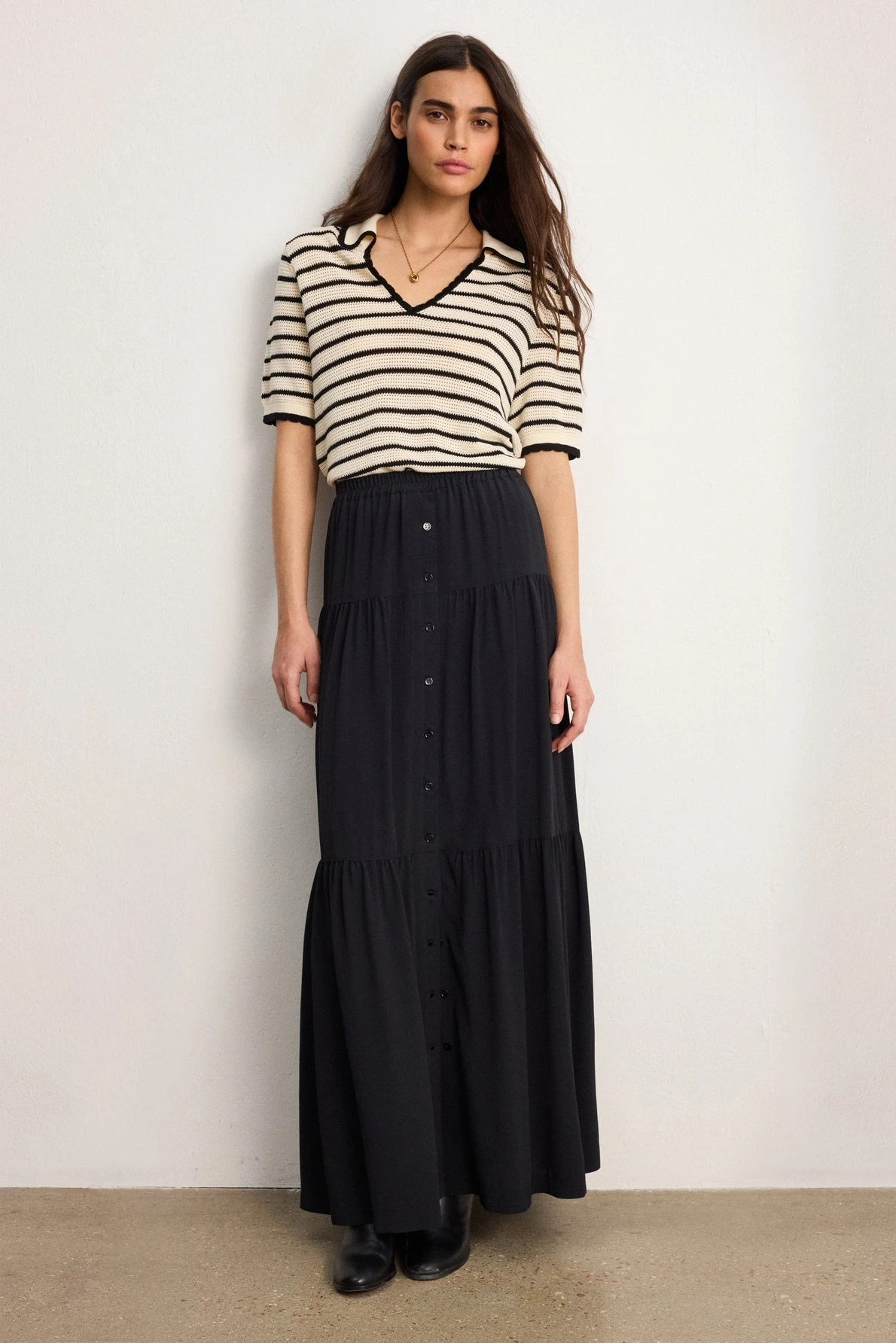 Look femme avec jupe longue Naela noire