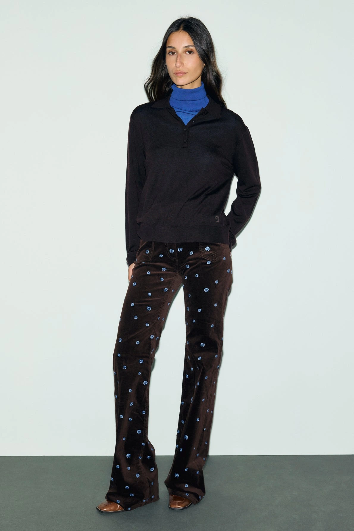 polo-rebeca-laine-merinos-marron-portee-look-face-DEU31E2226301.webp