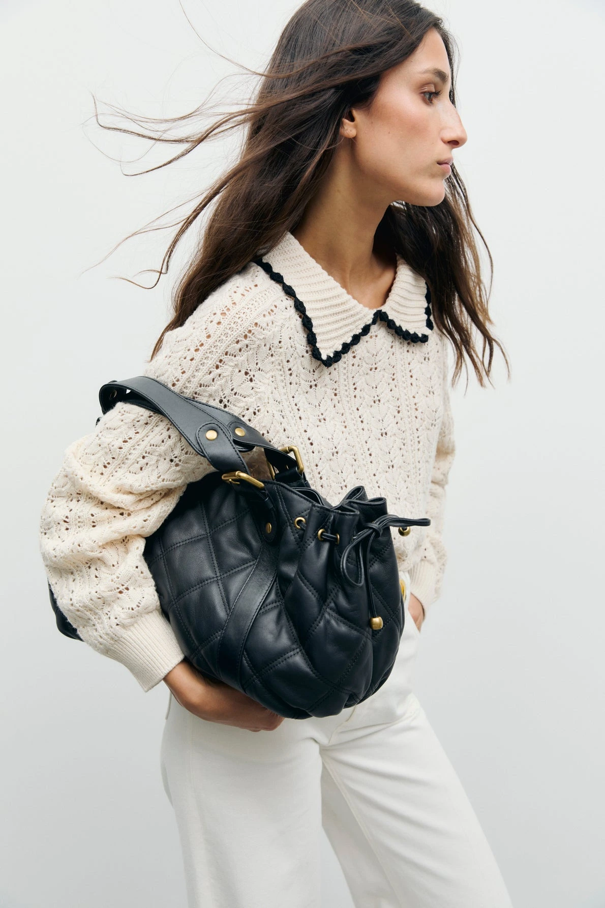 Pull Roca écru en crochet vue de profil